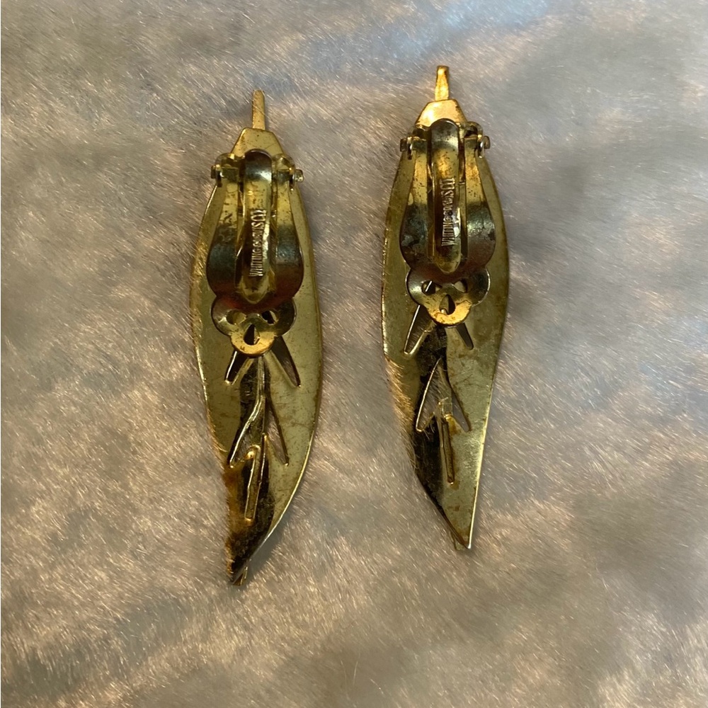 ☘️VTG Whiting & Davis Co. Gold Tone Clip On Leaf Earrings - Picture 2 of 4